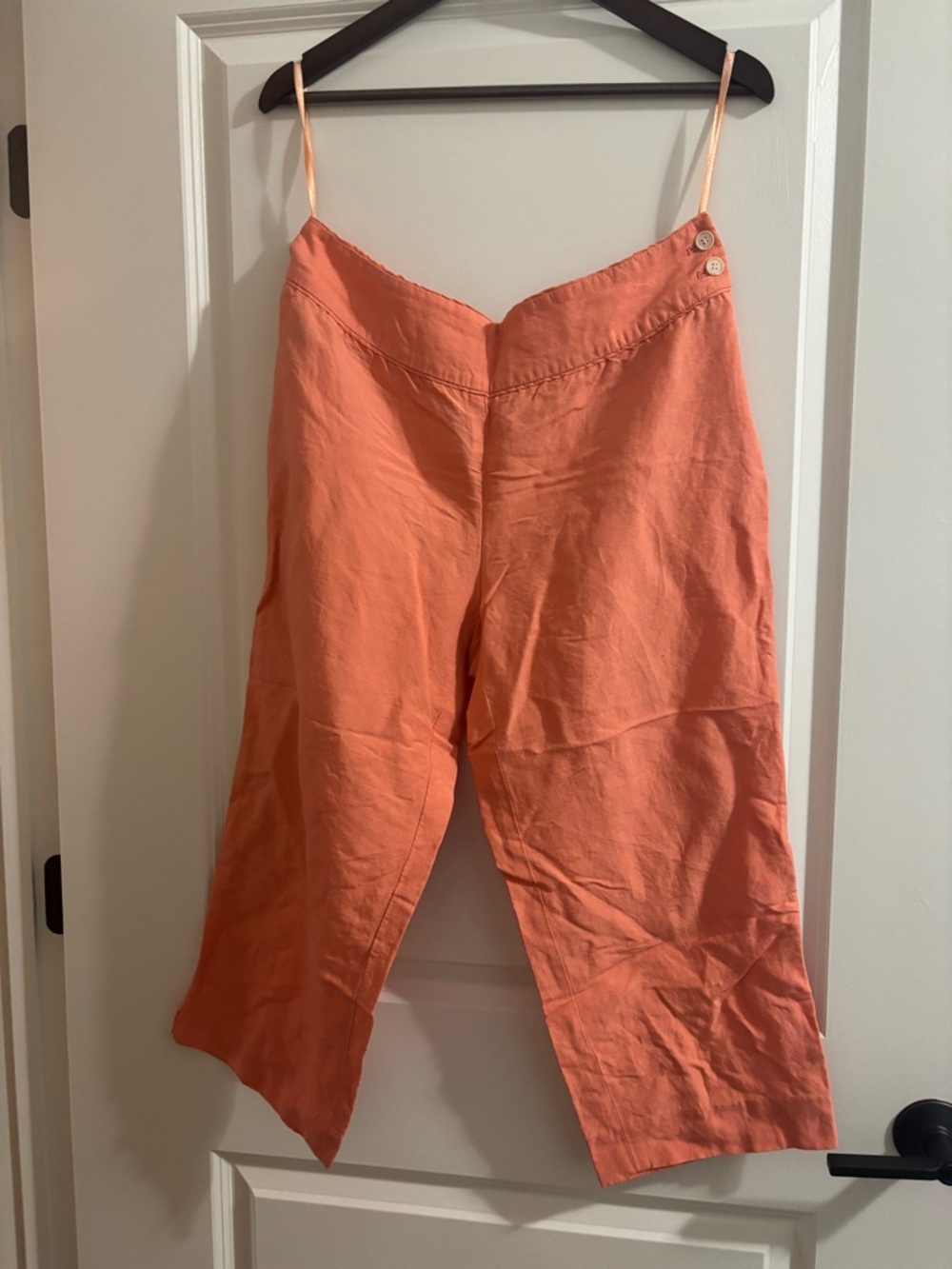 Jones Wear Coral Wide-Leg Linen Capris with Button Detail